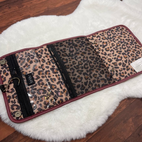 Nicole Miller N.Y. Fold Open Cosmetic Travel Bag Maroon - Picture 4 of 9